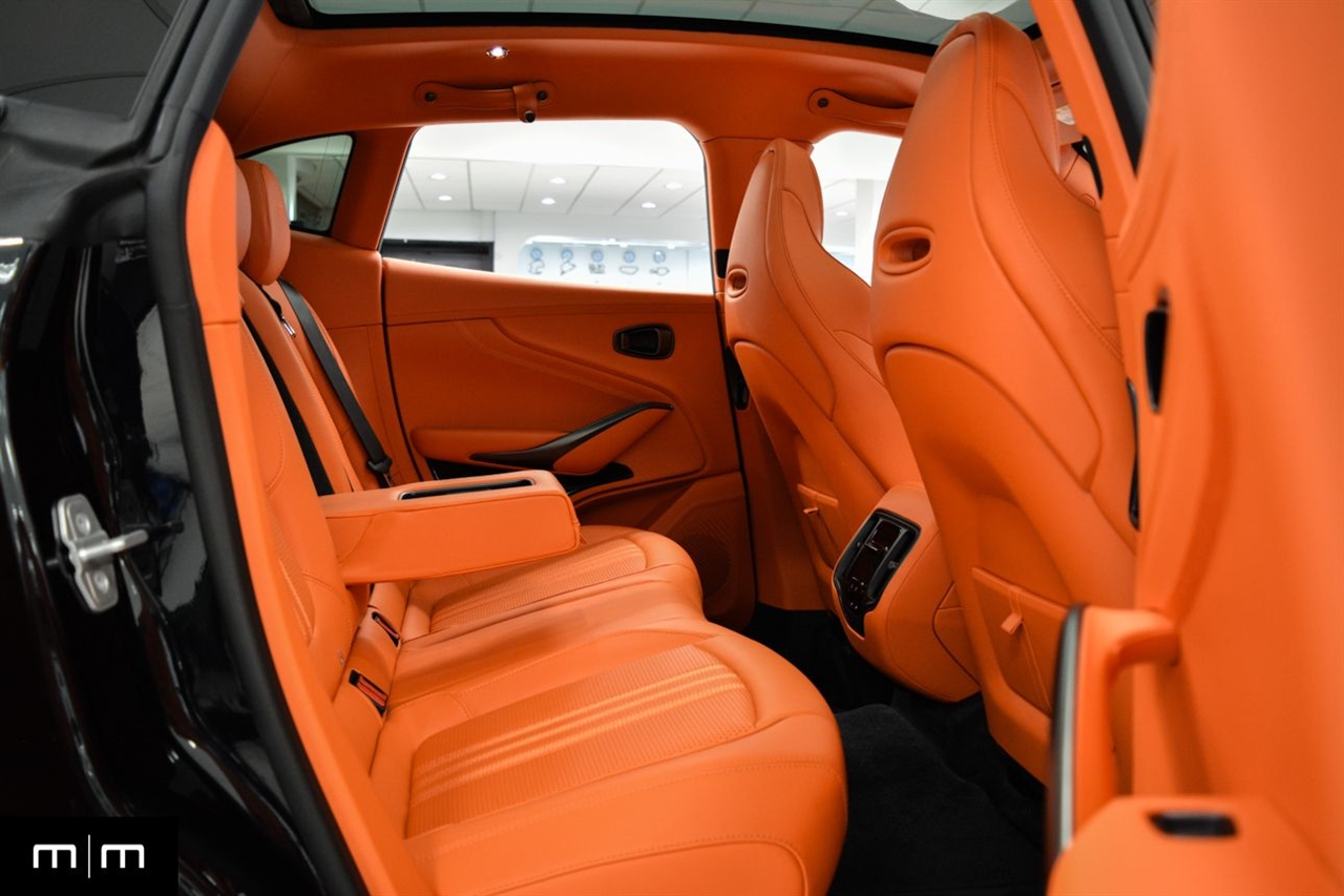 Aston Martin DBX707  2025