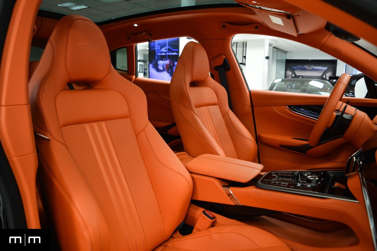 Aston Martin DBX707  2025