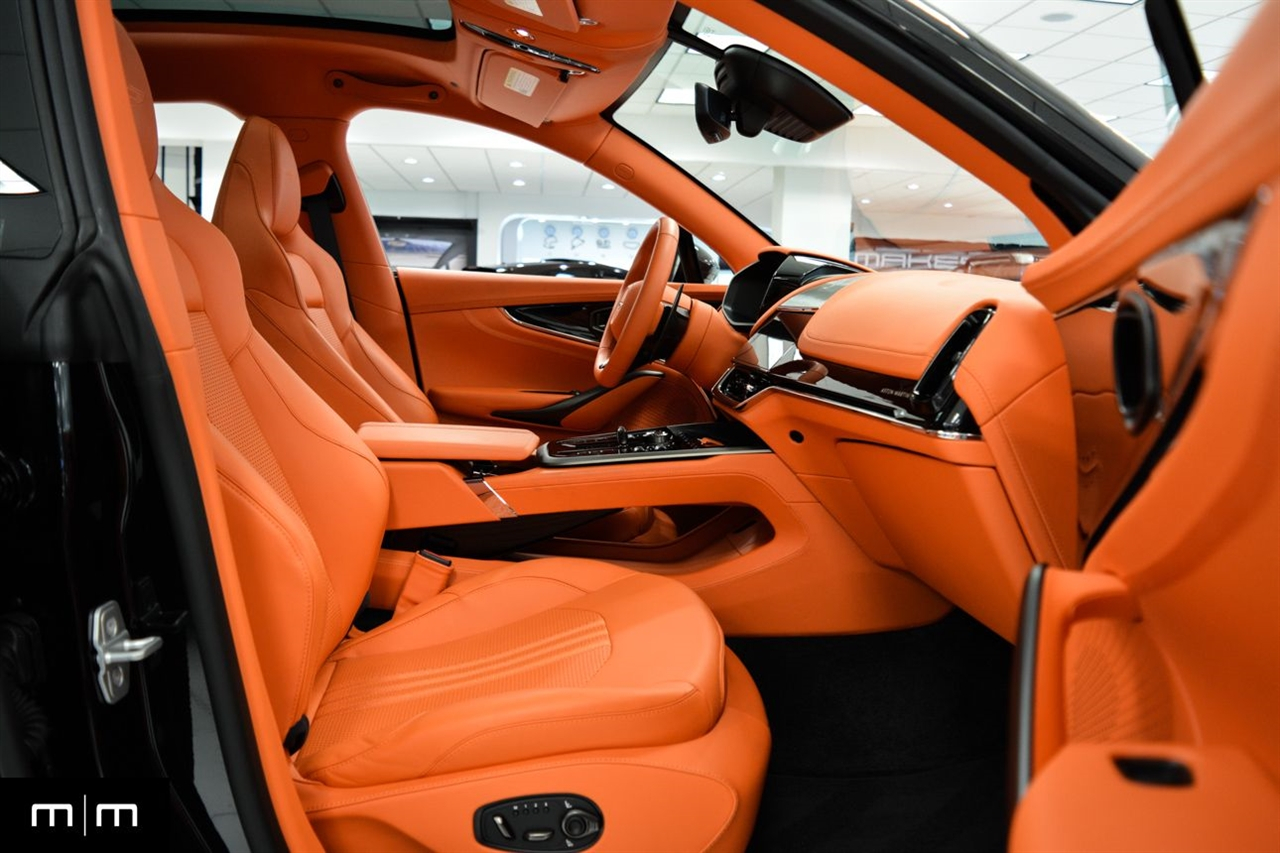 Aston Martin DBX707  2025