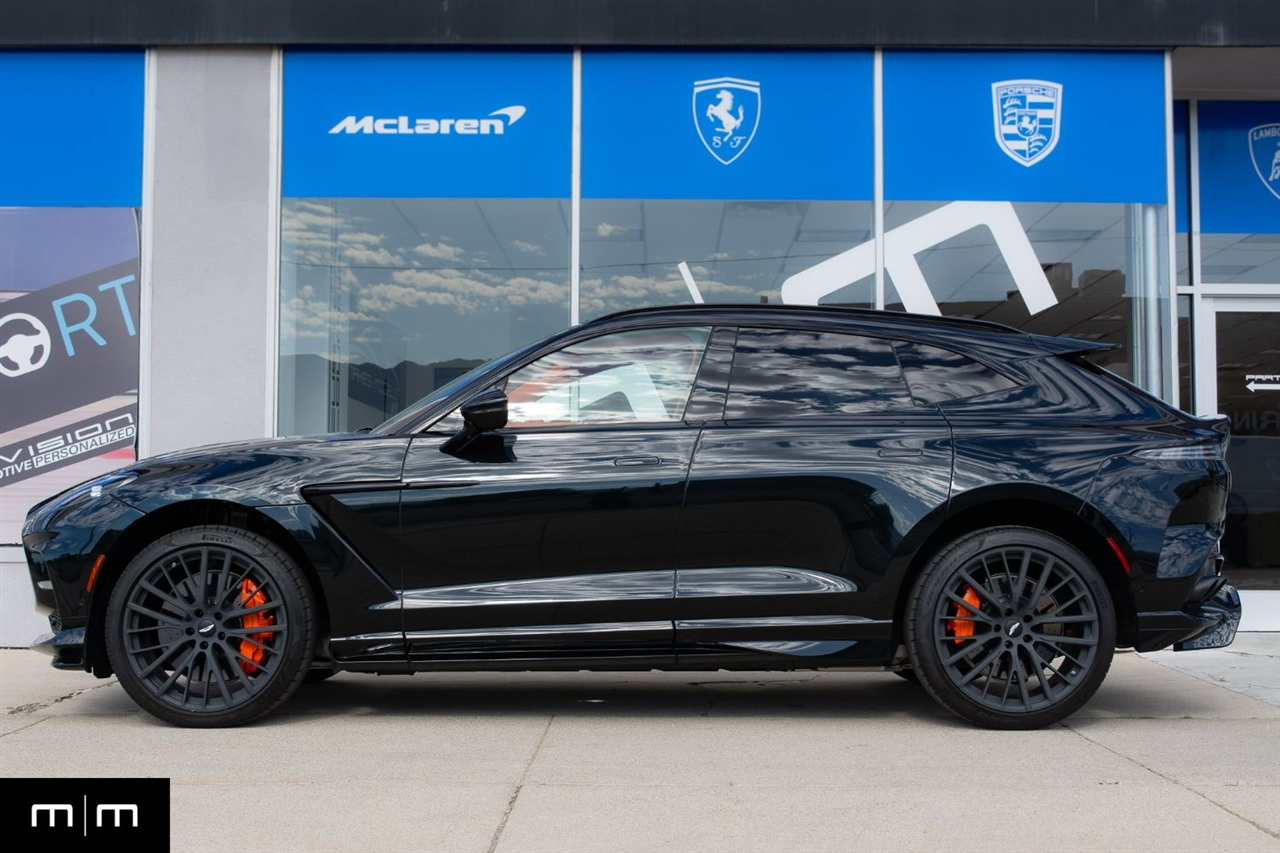 Aston Martin DBX707  2025