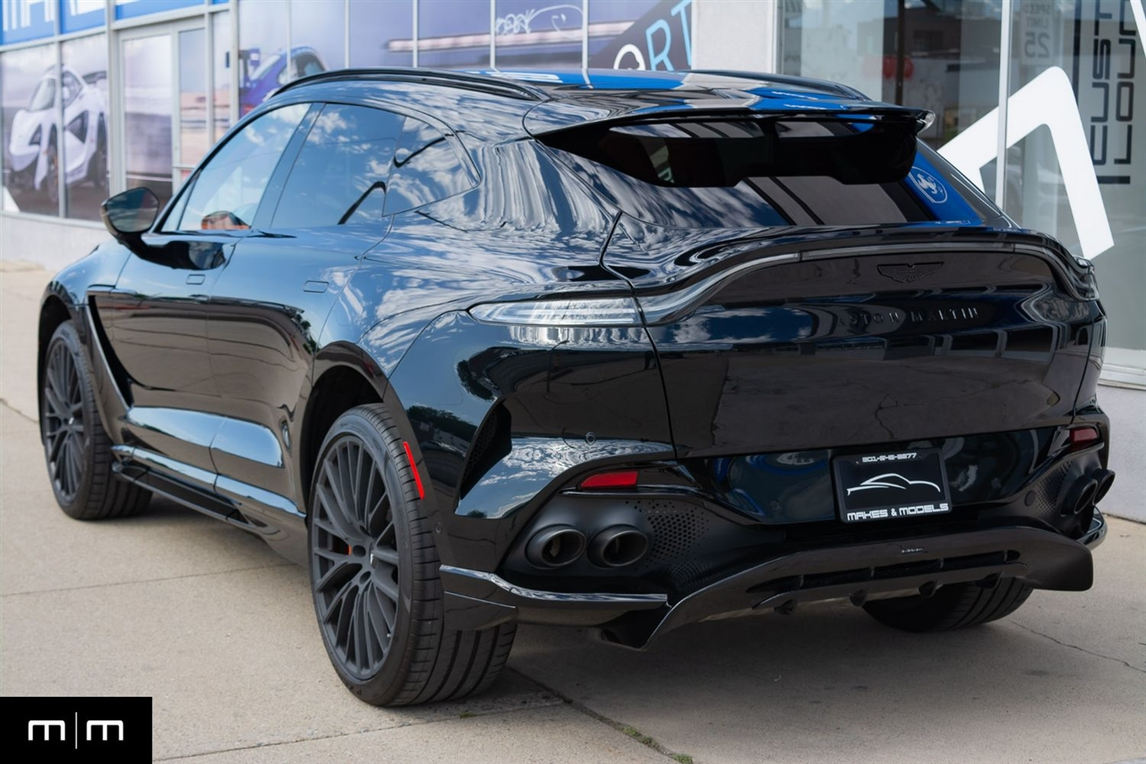 Aston Martin DBX707  2025