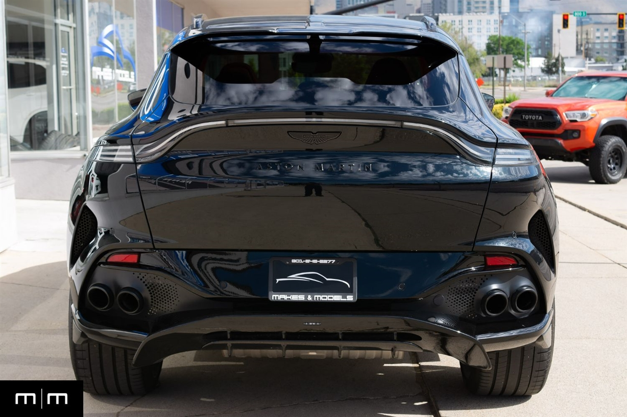 Aston Martin DBX707  2025