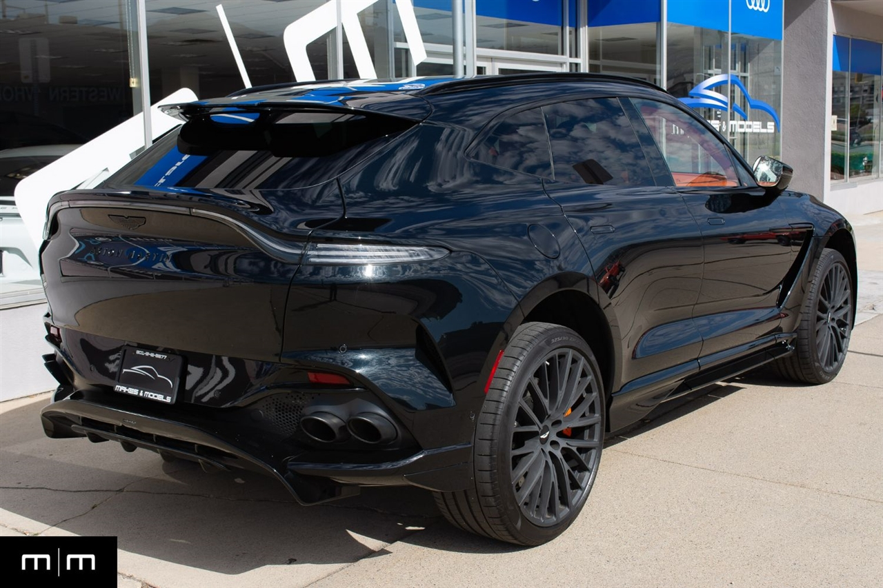 Aston Martin DBX707  2025