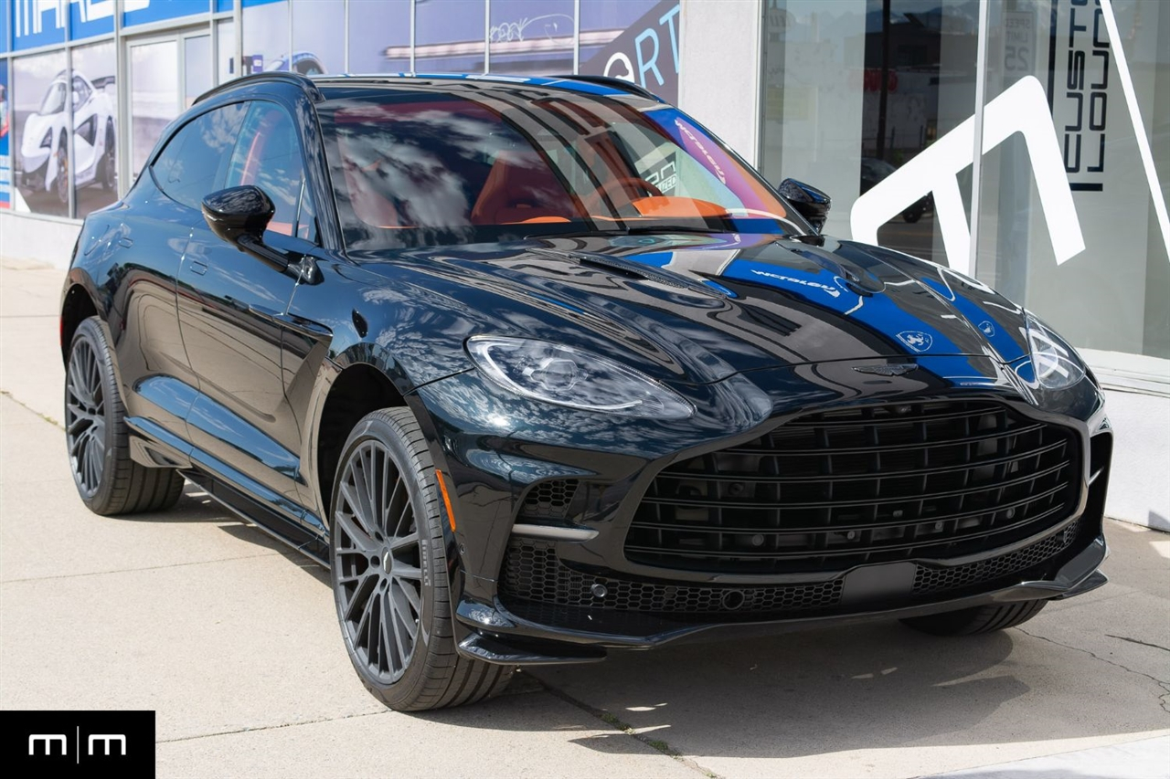 Aston Martin DBX707  2025