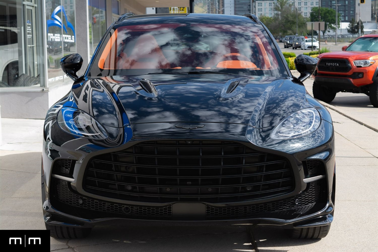 Aston Martin DBX707  2025