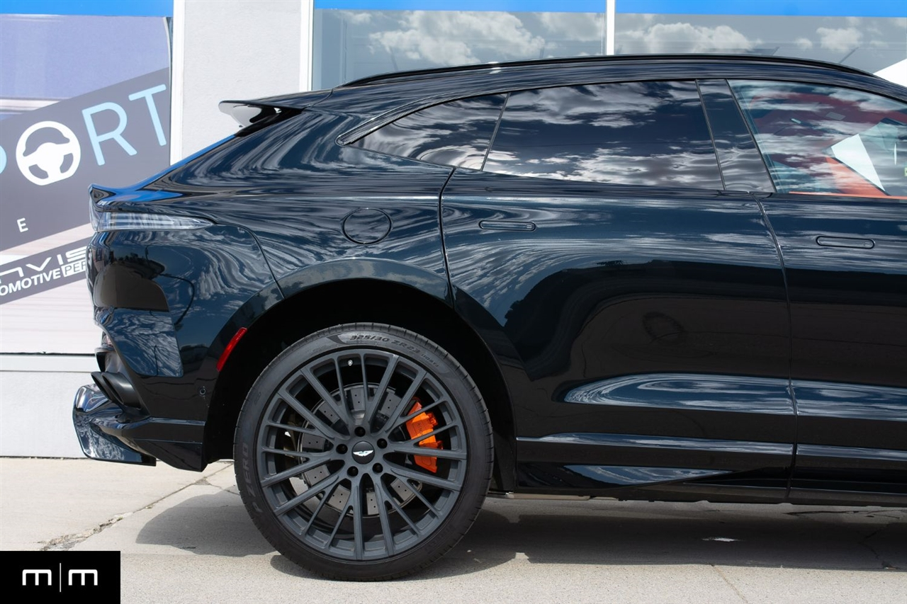 Aston Martin DBX707  2025