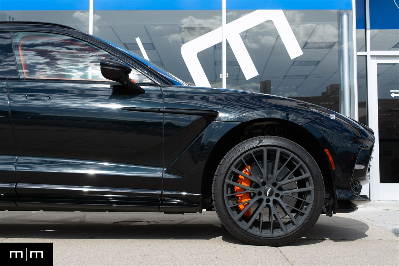 Aston Martin DBX707  2025