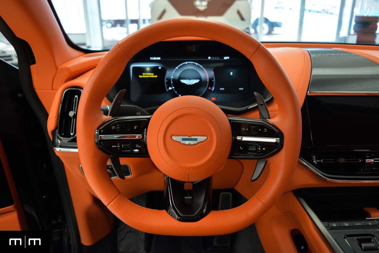Aston Martin DBX707  2025