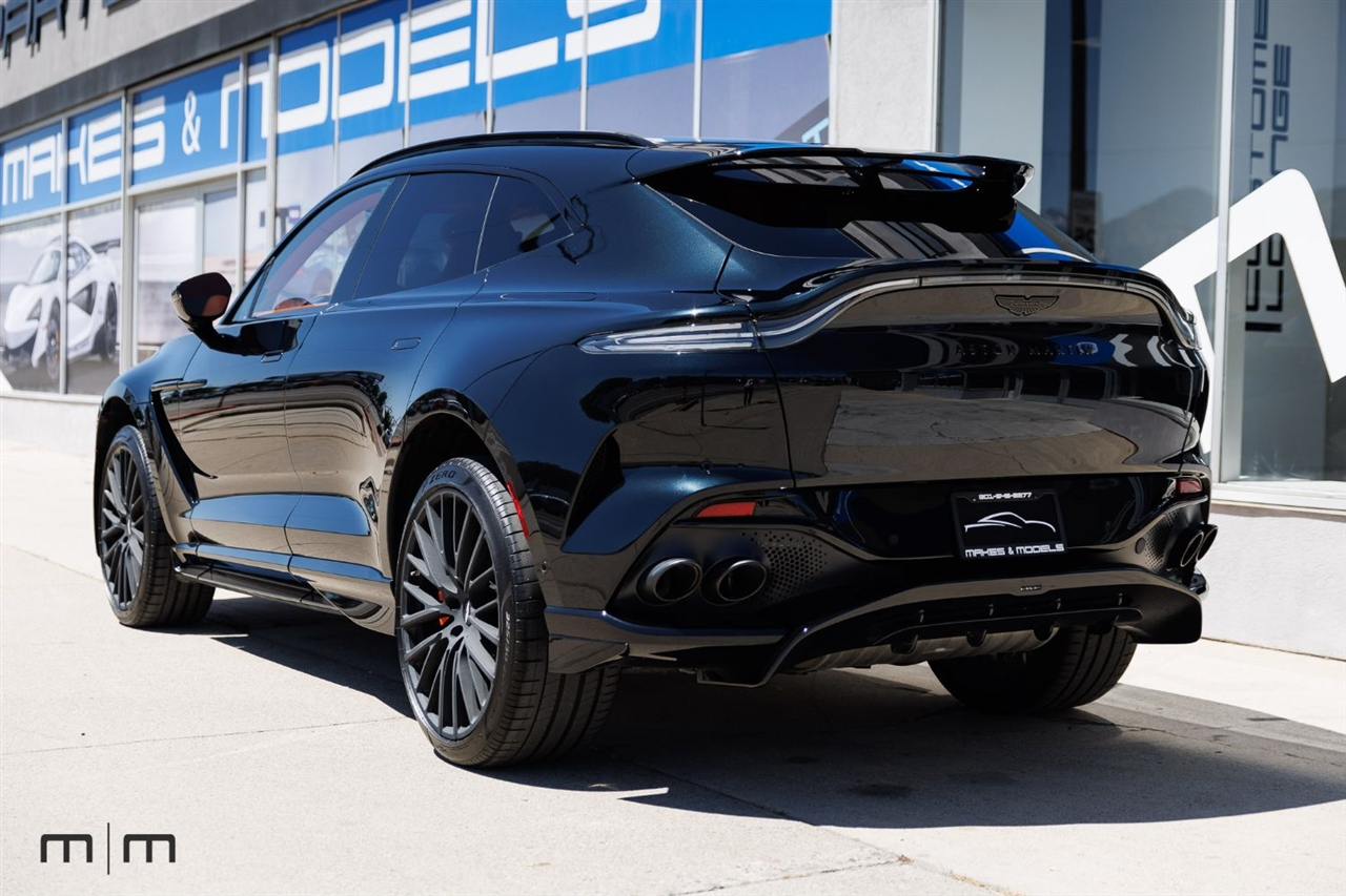 Aston Martin DBX707  2025