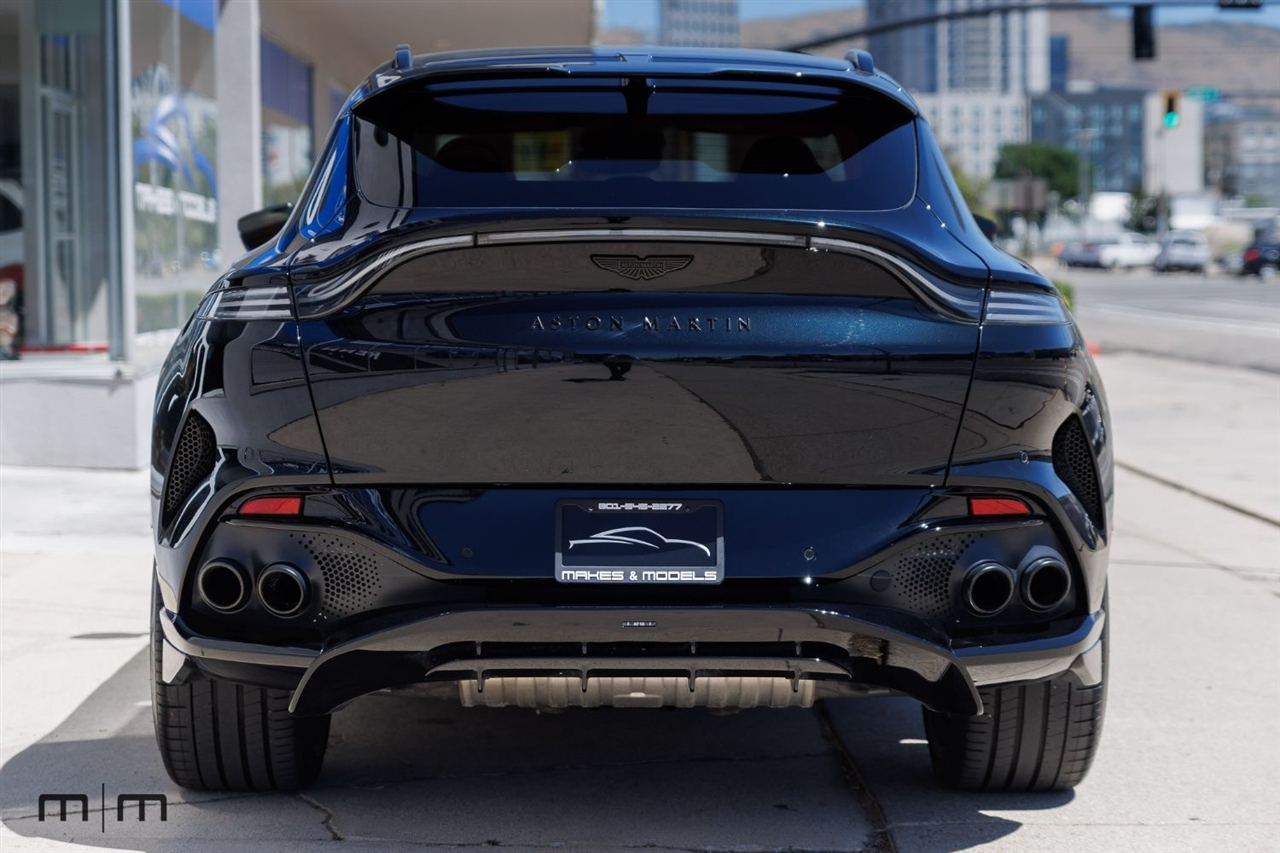 Aston Martin DBX707  2025