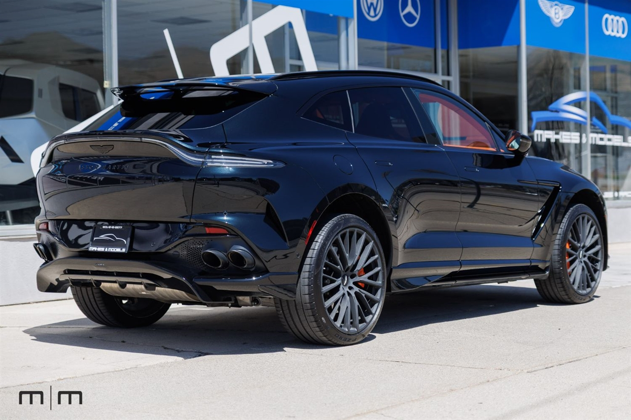 Aston Martin DBX707  2025