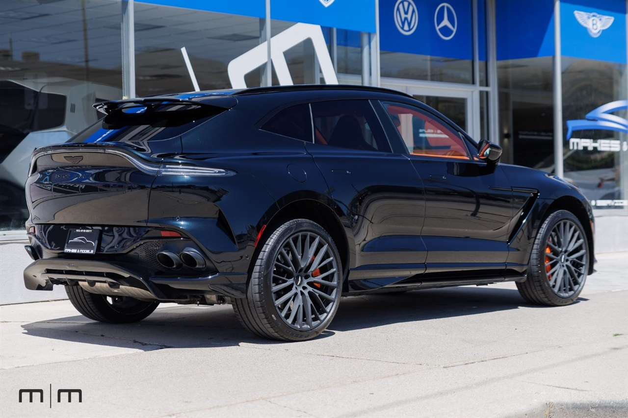Aston Martin DBX707  2025