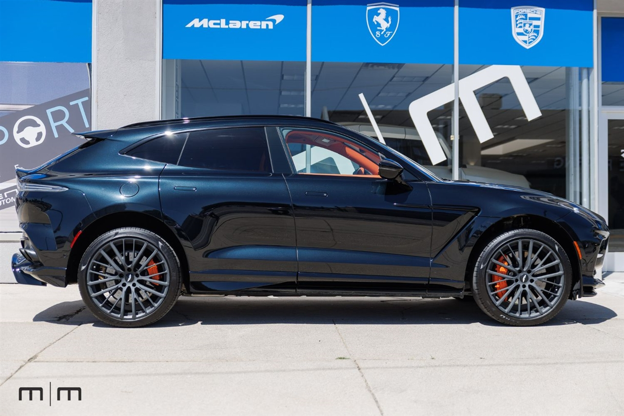 Aston Martin DBX707  2025