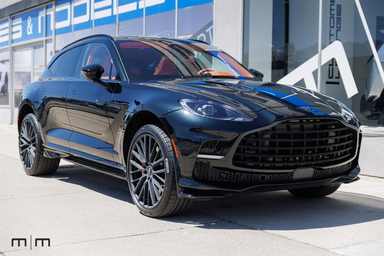 Aston Martin DBX707  2025
