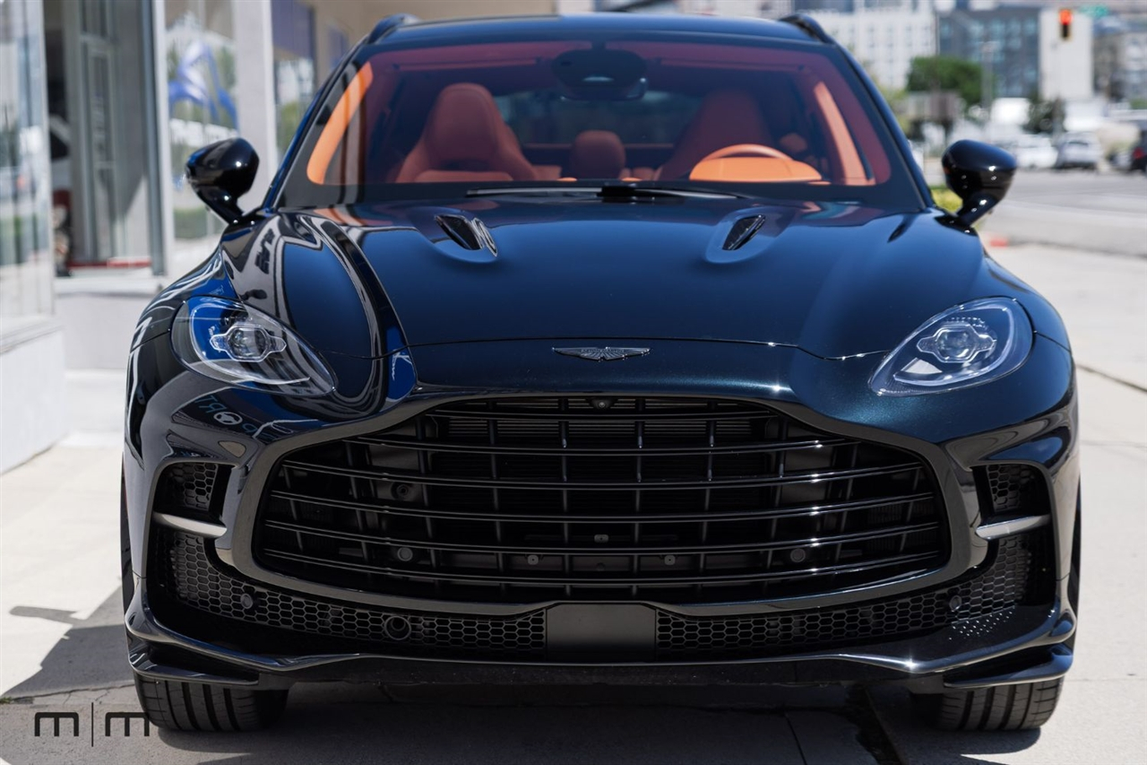Aston Martin DBX707  2025