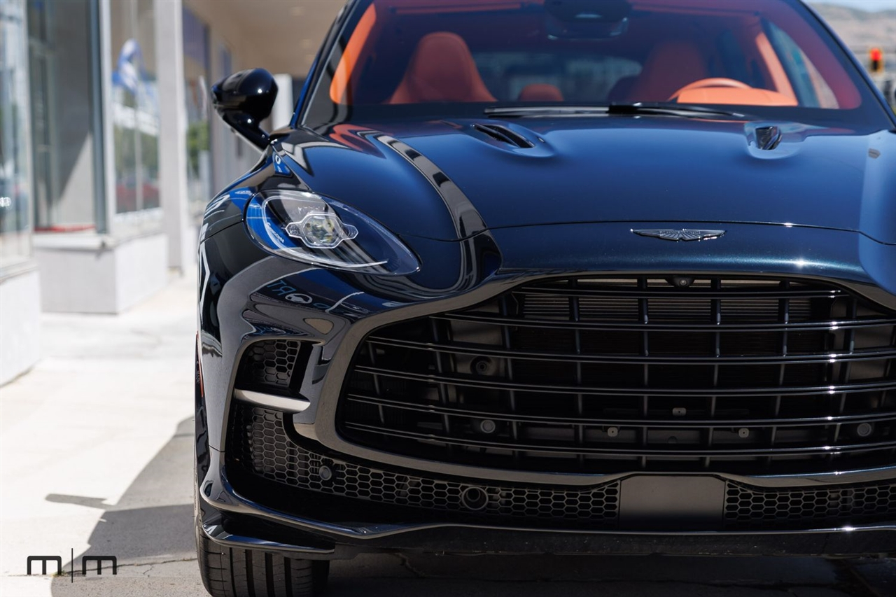 Aston Martin DBX707  2025