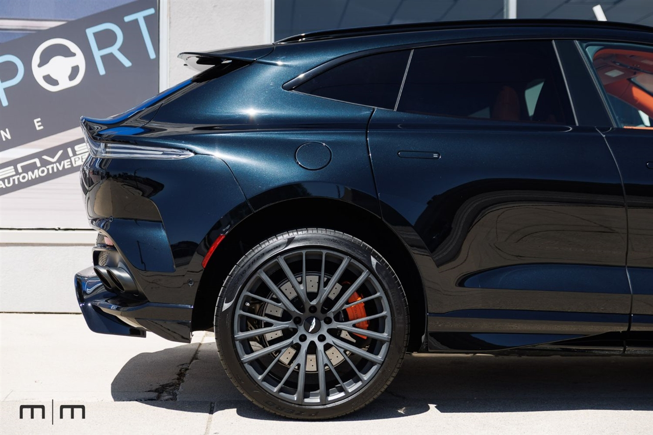 Aston Martin DBX707  2025