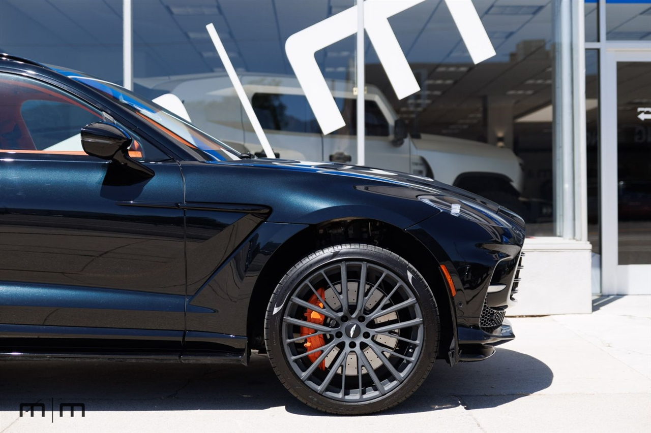 Aston Martin DBX707  2025