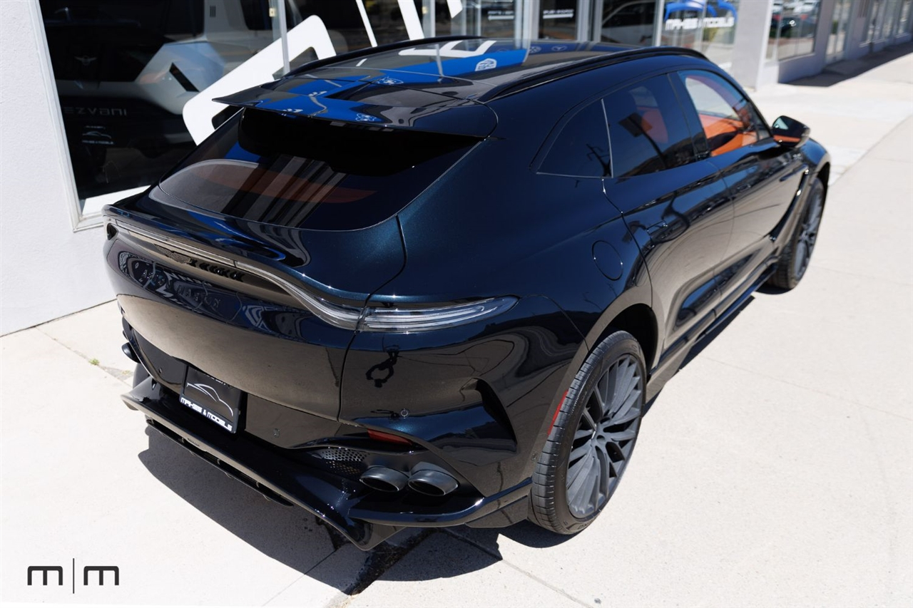 Aston Martin DBX707  2025