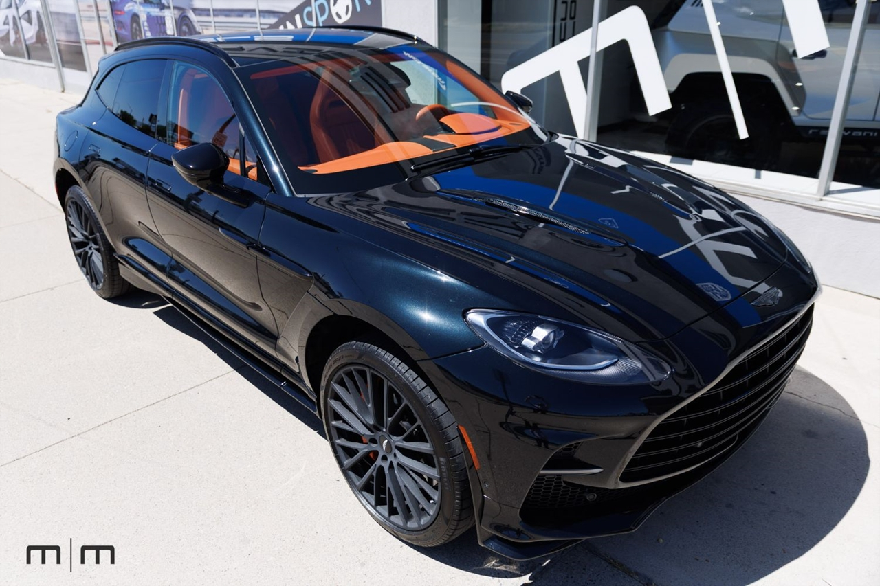 Aston Martin DBX707  2025