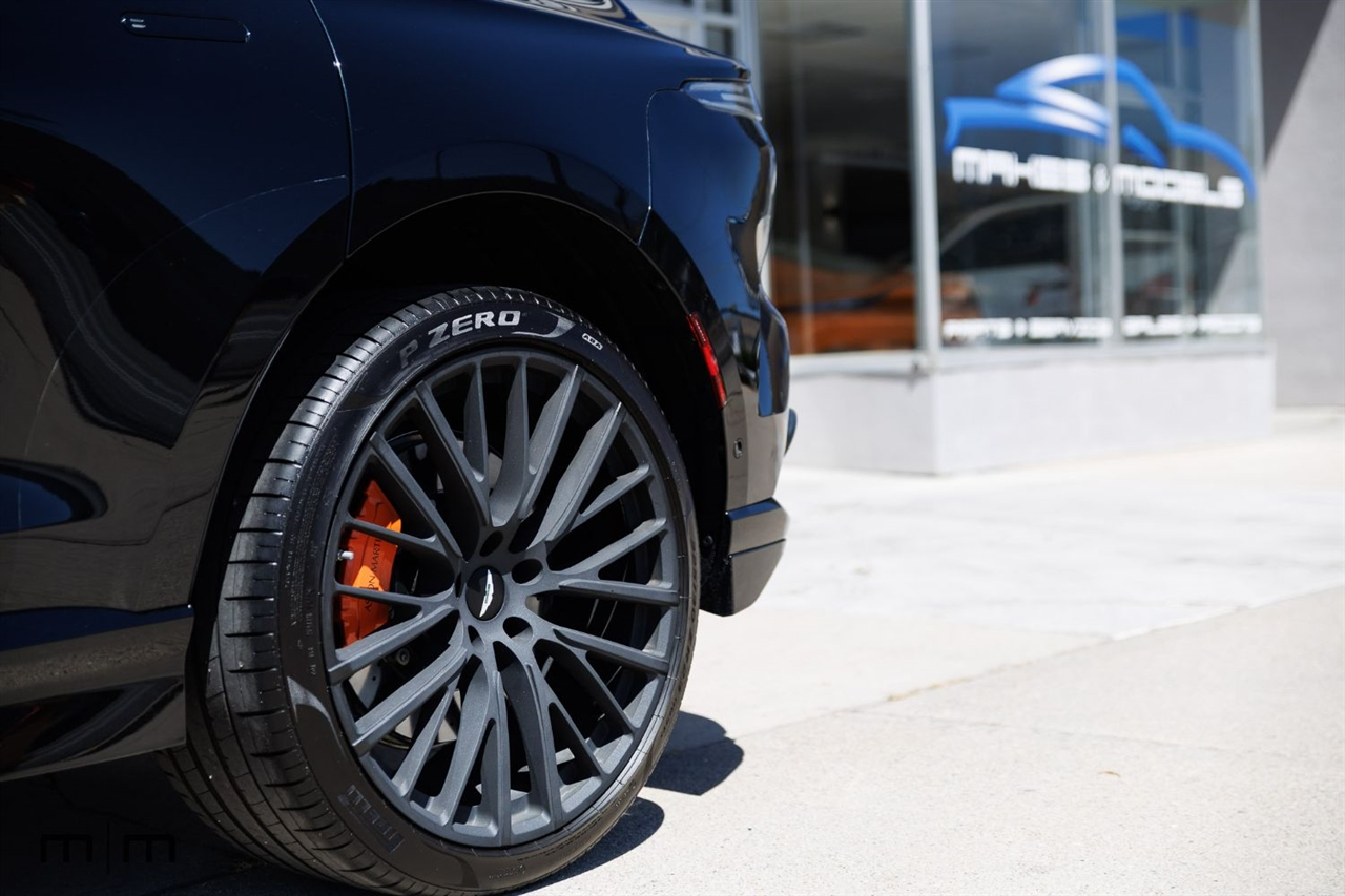 Aston Martin DBX707  2025