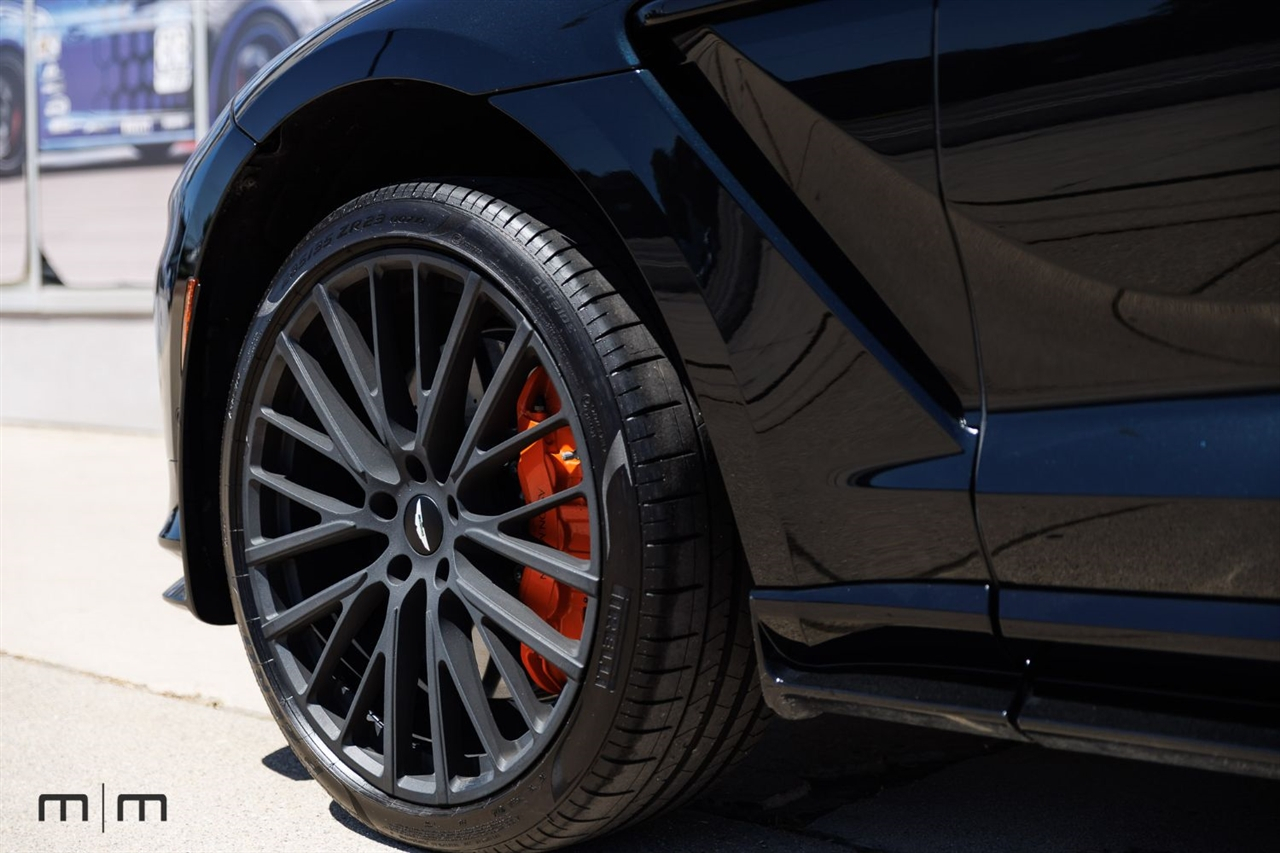 Aston Martin DBX707  2025