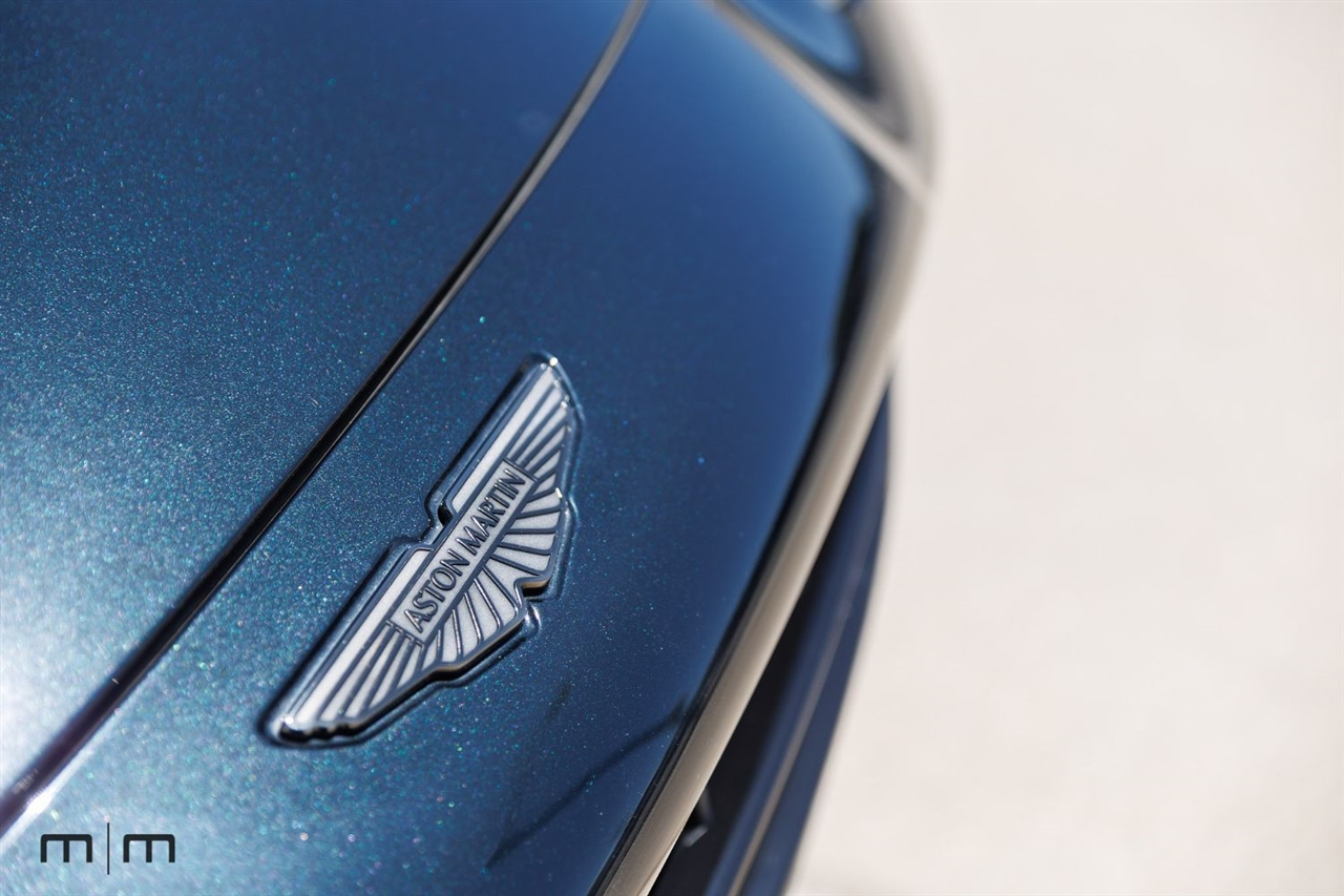 Aston Martin DBX707  2025