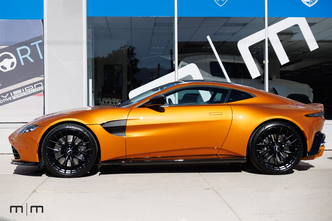 Aston Martin Vantage  2021