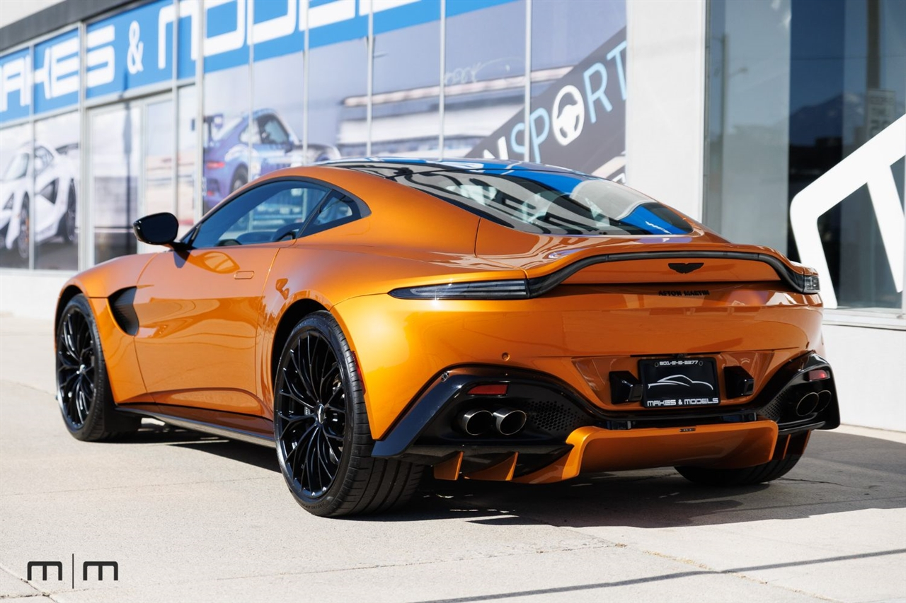 Aston Martin Vantage  2021