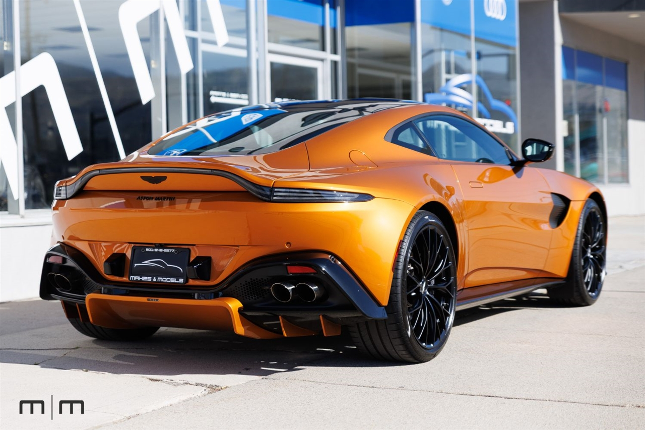 Aston Martin Vantage  2021