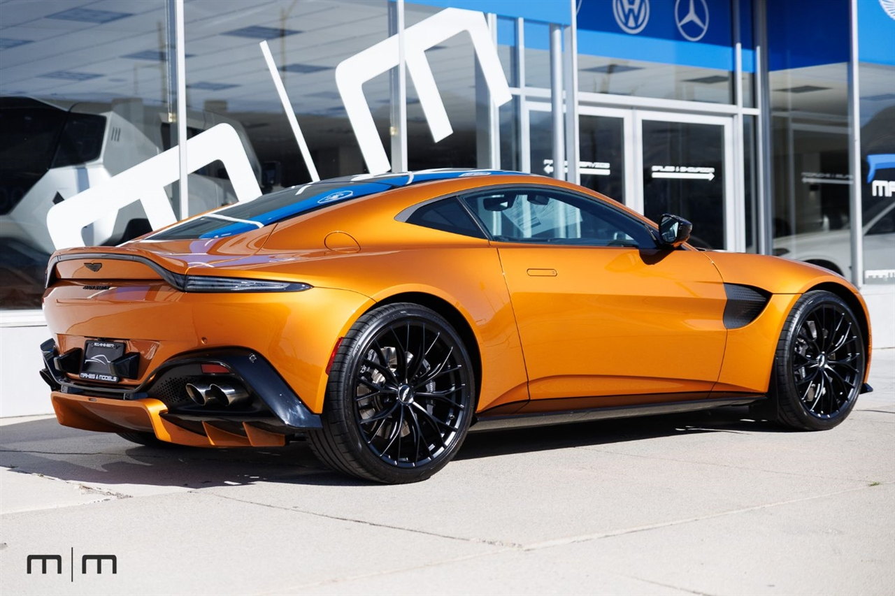 Aston Martin Vantage  2021