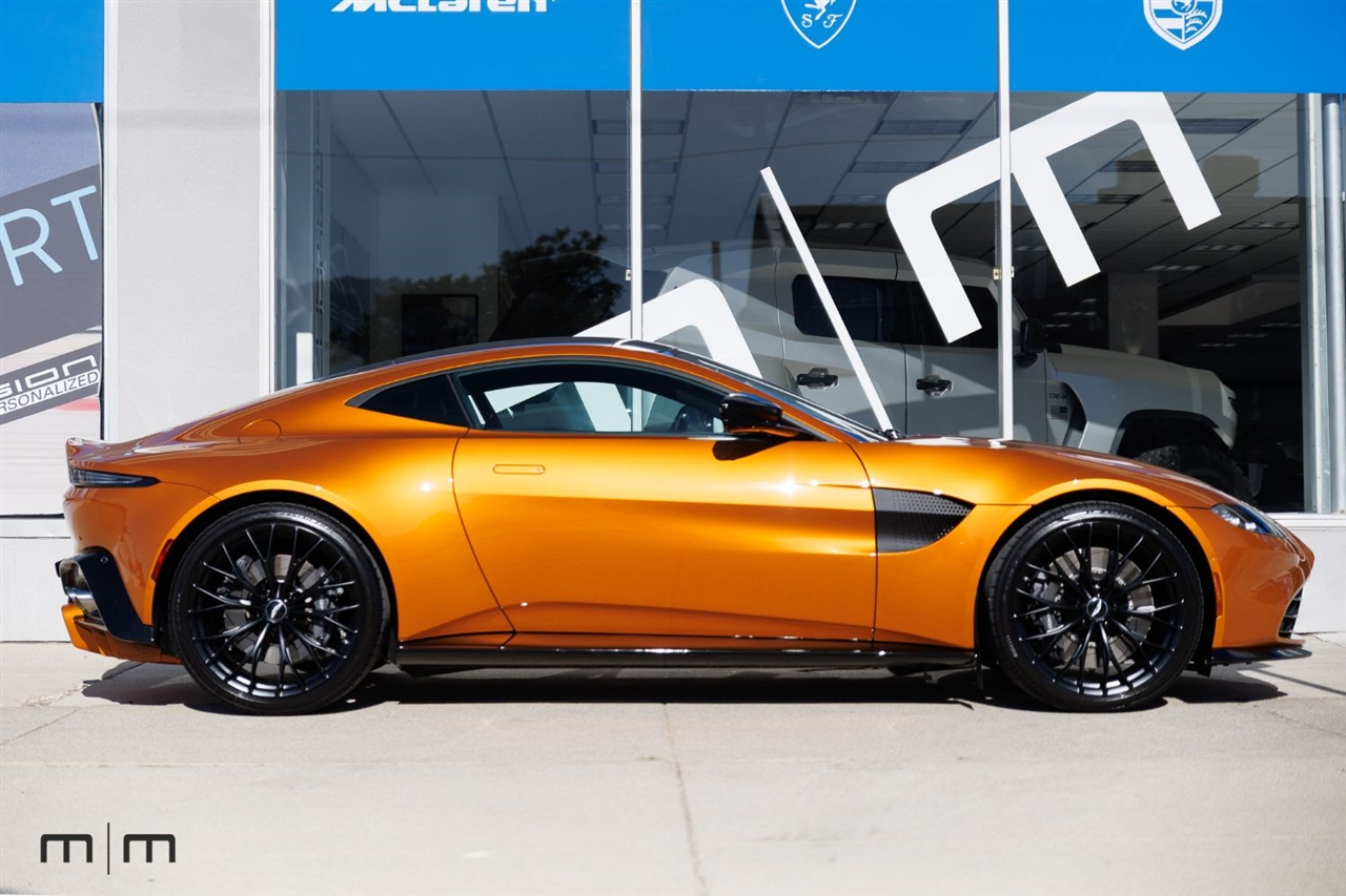 Aston Martin Vantage  2021