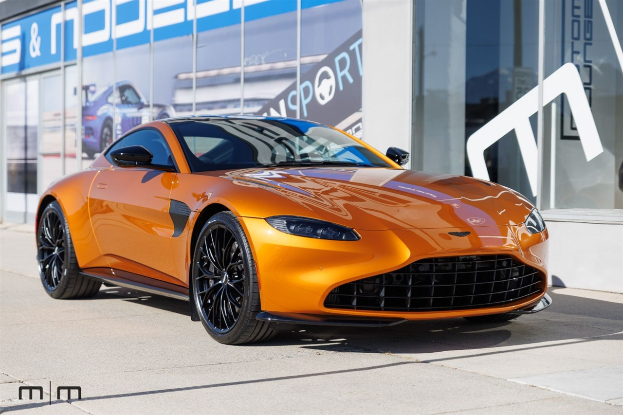 Aston Martin Vantage  2021