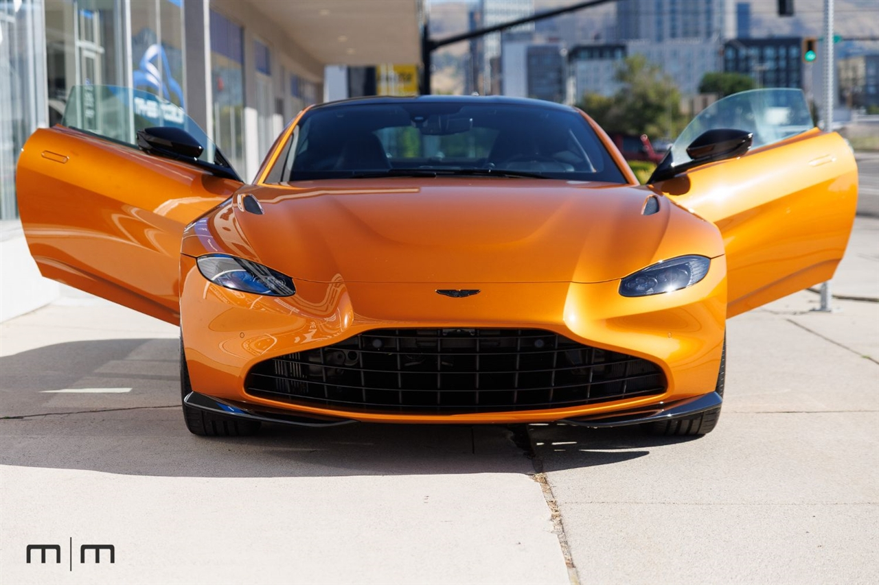 Aston Martin Vantage  2021