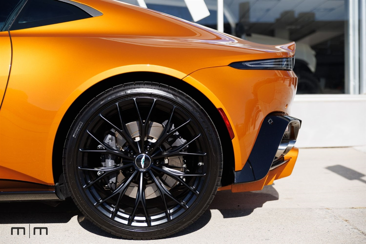 Aston Martin Vantage  2021