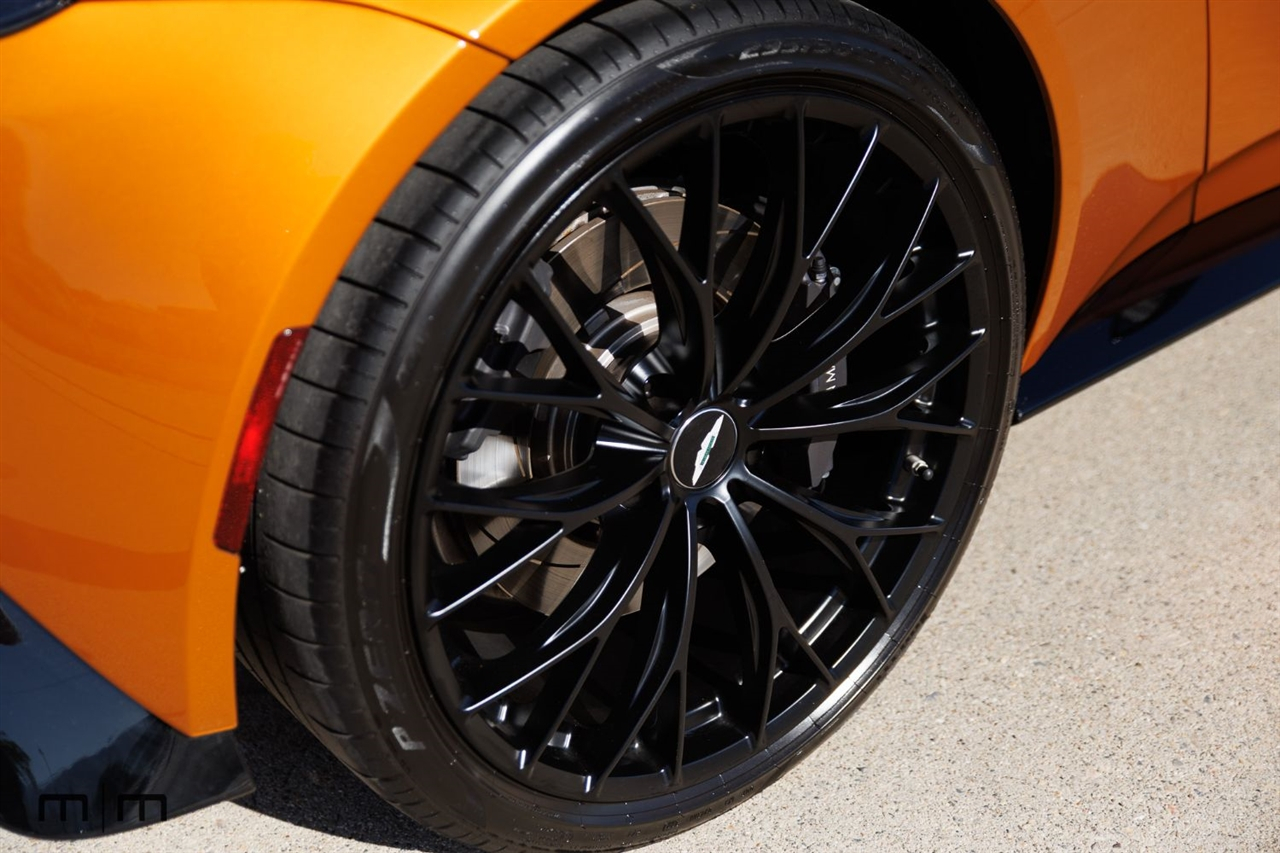 Aston Martin Vantage  2021