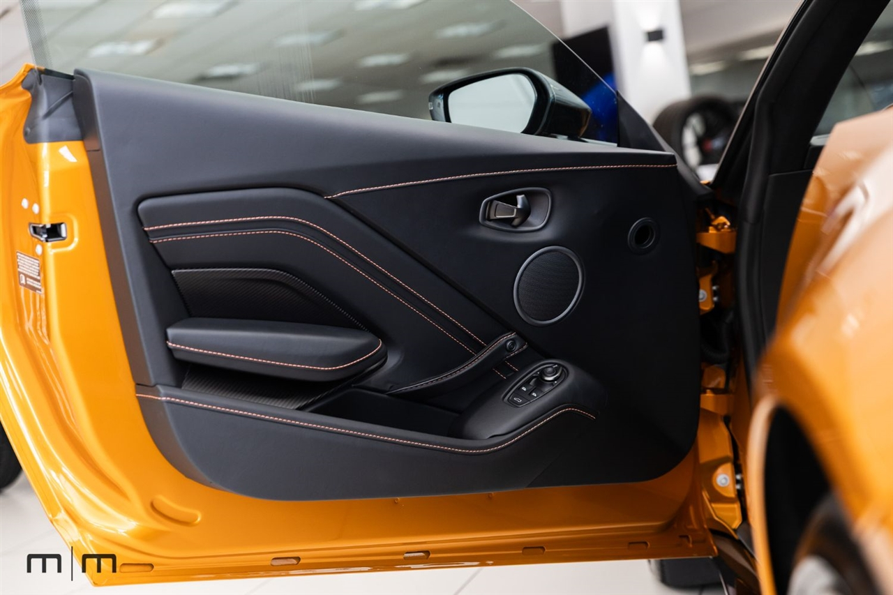 Aston Martin Vantage  2021