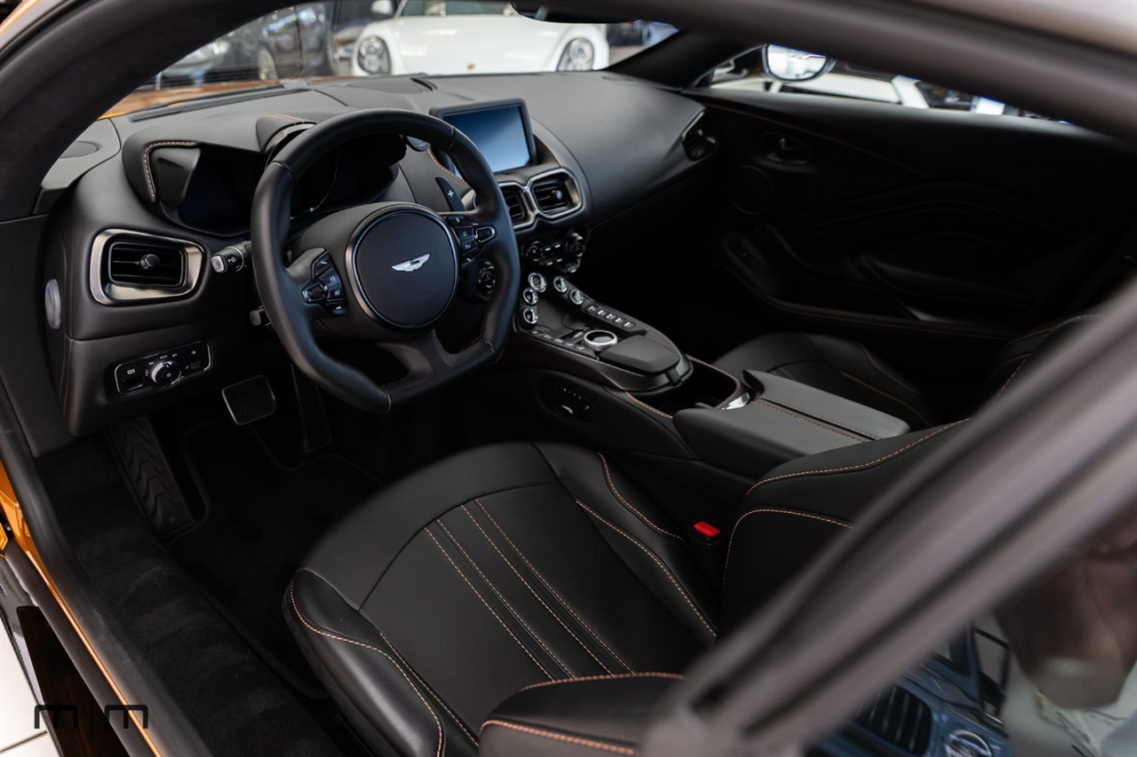 Aston Martin Vantage  2021