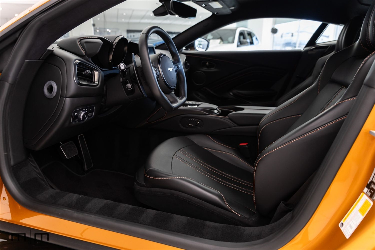 Aston Martin Vantage  2021