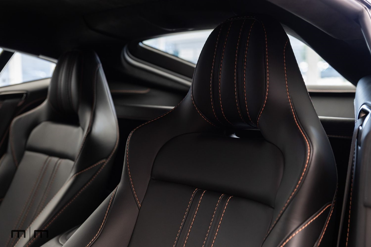 Aston Martin Vantage  2021