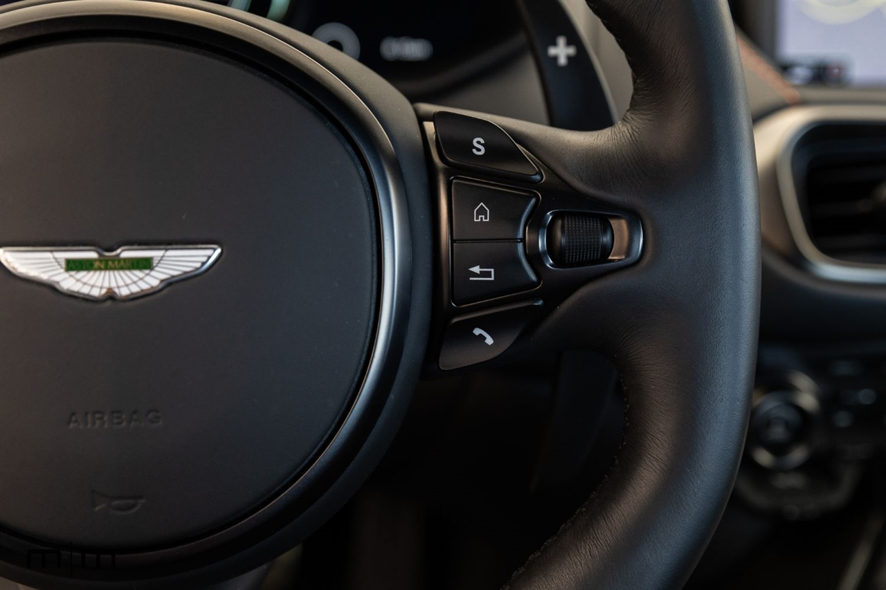 Aston Martin Vantage  2021