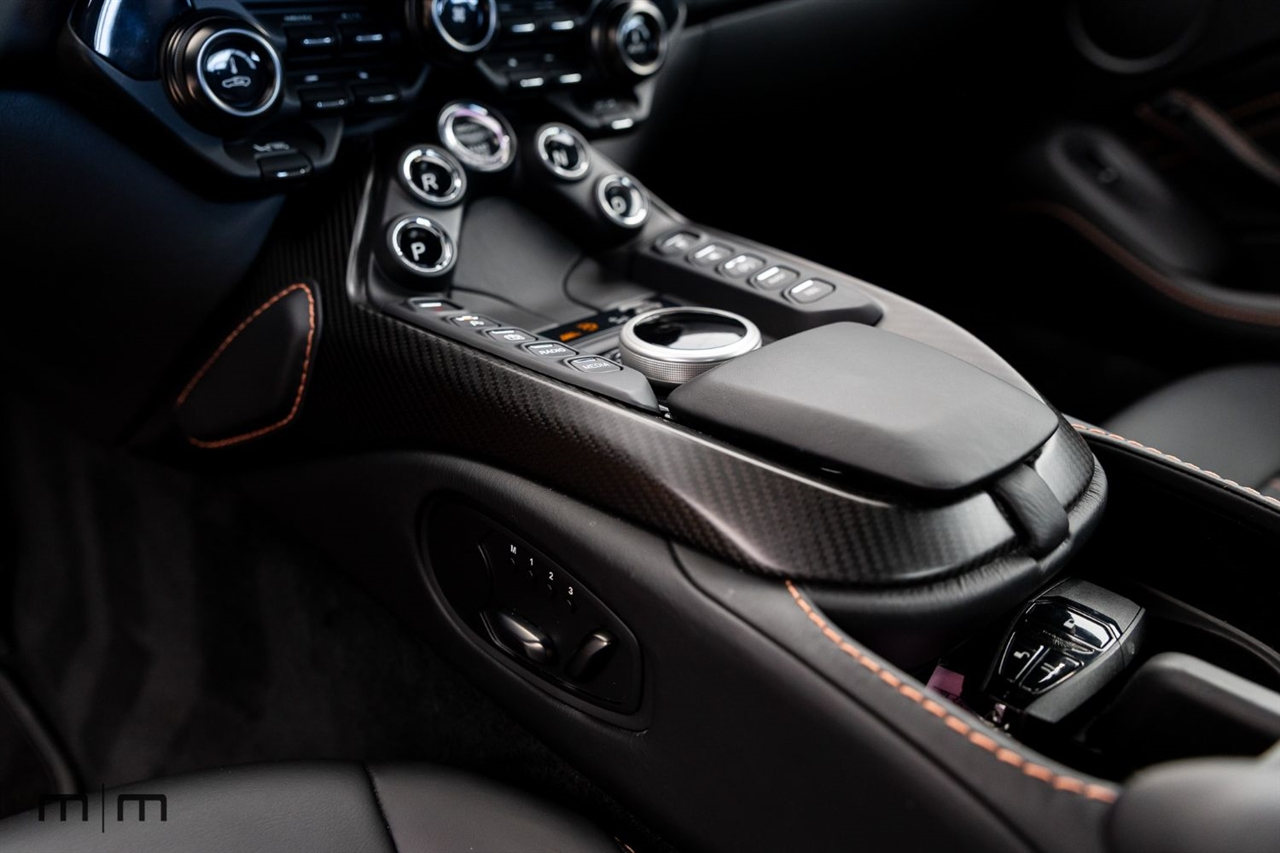 Aston Martin Vantage  2021