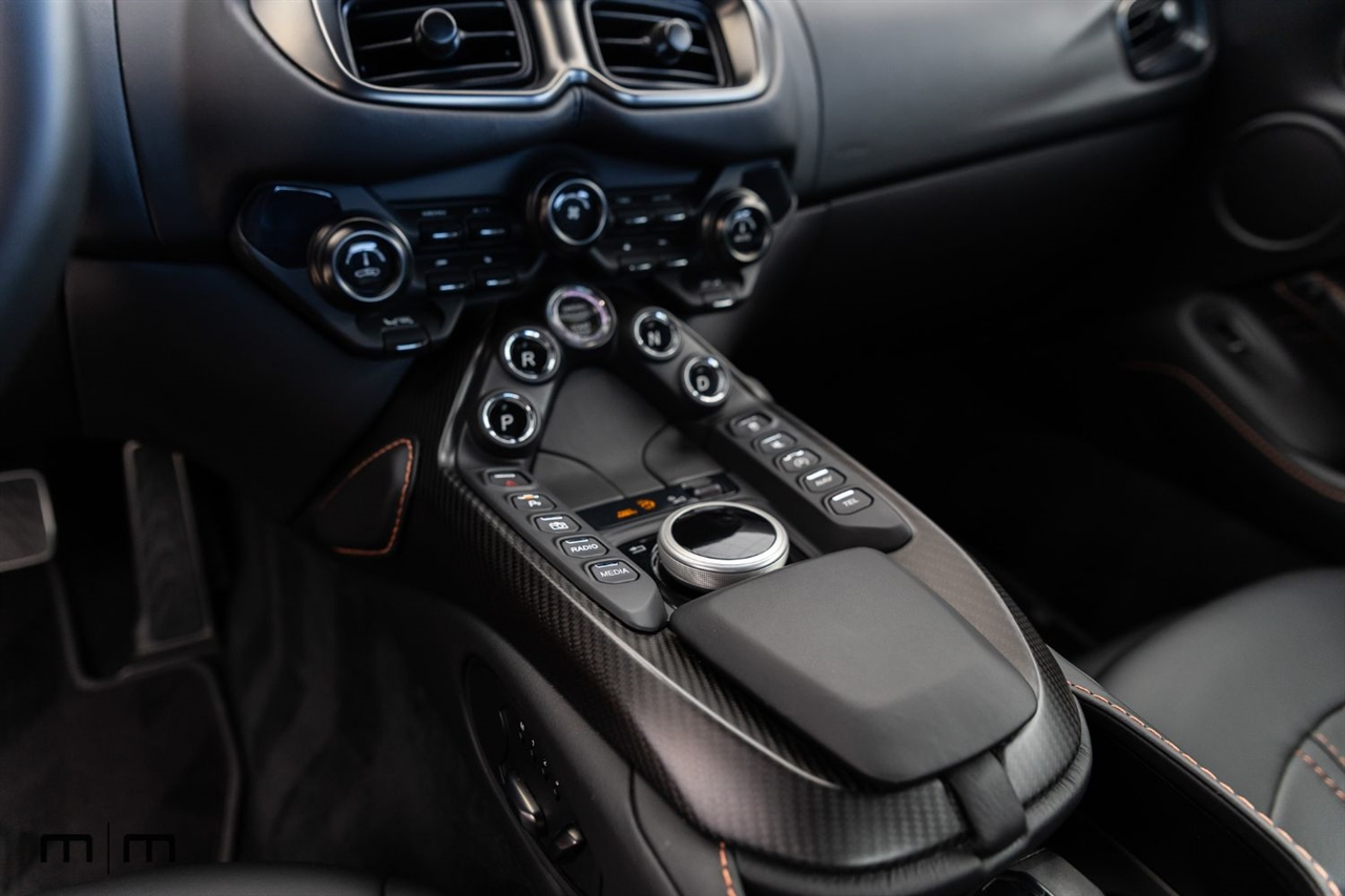 Aston Martin Vantage  2021