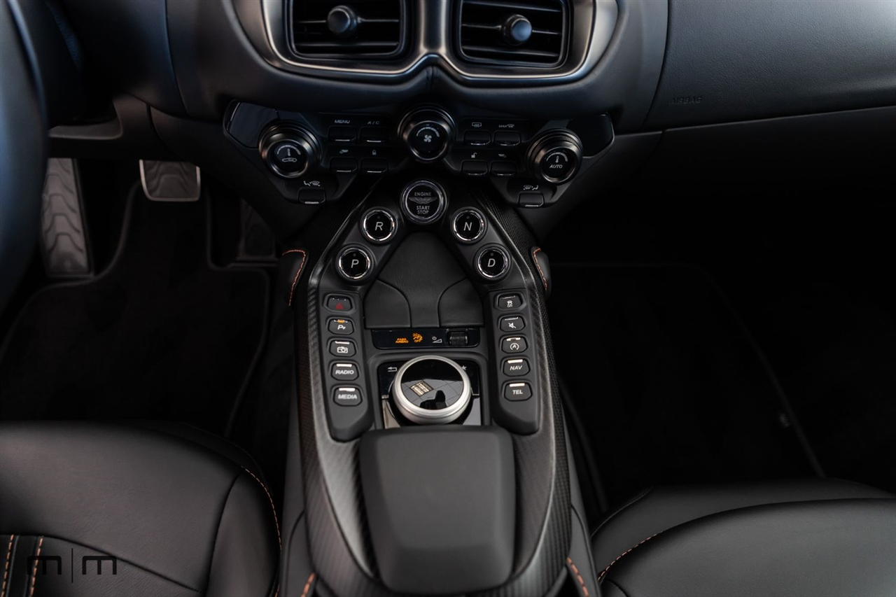 Aston Martin Vantage  2021