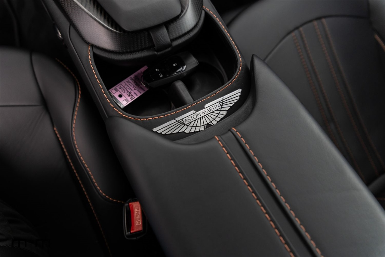 Aston Martin Vantage  2021