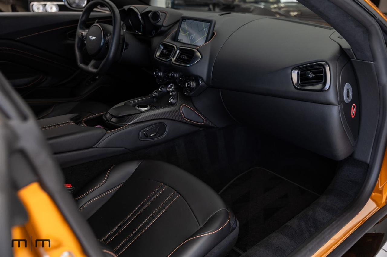 Aston Martin Vantage  2021