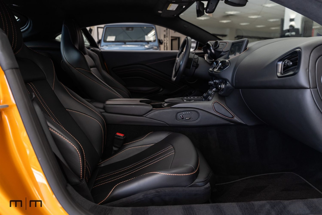 Aston Martin Vantage  2021