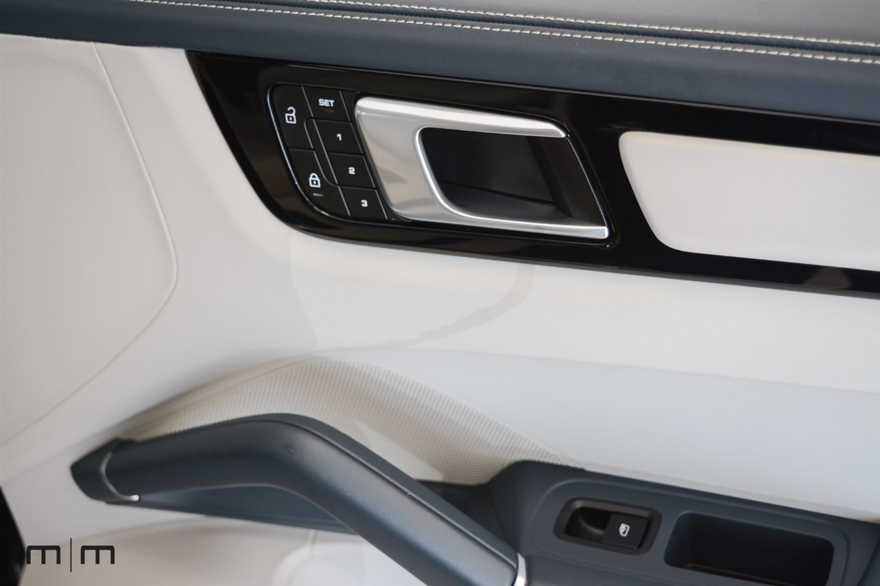 Porsche Cayenne  2022