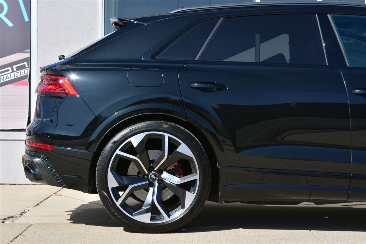 Audi RS Q8  2024