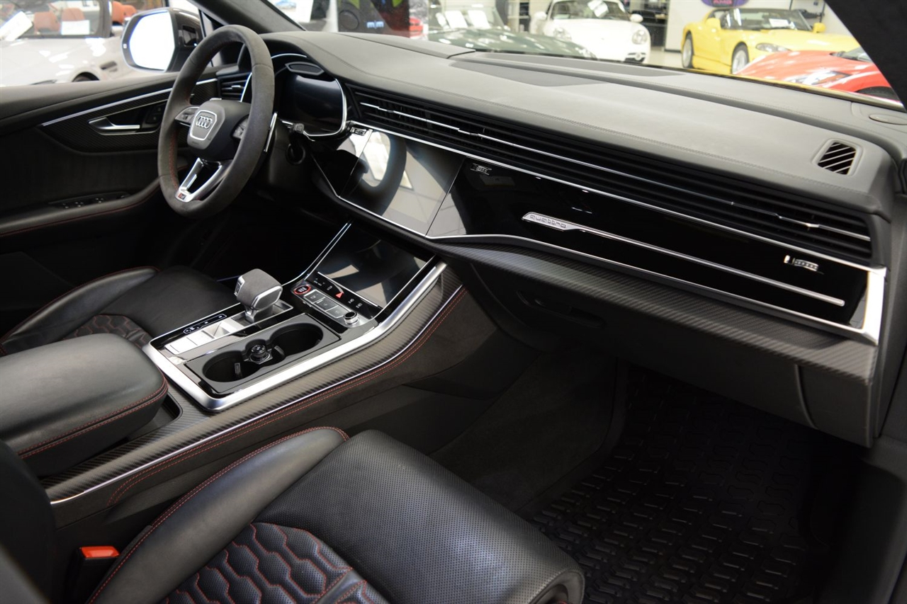 Audi RS Q8  2024